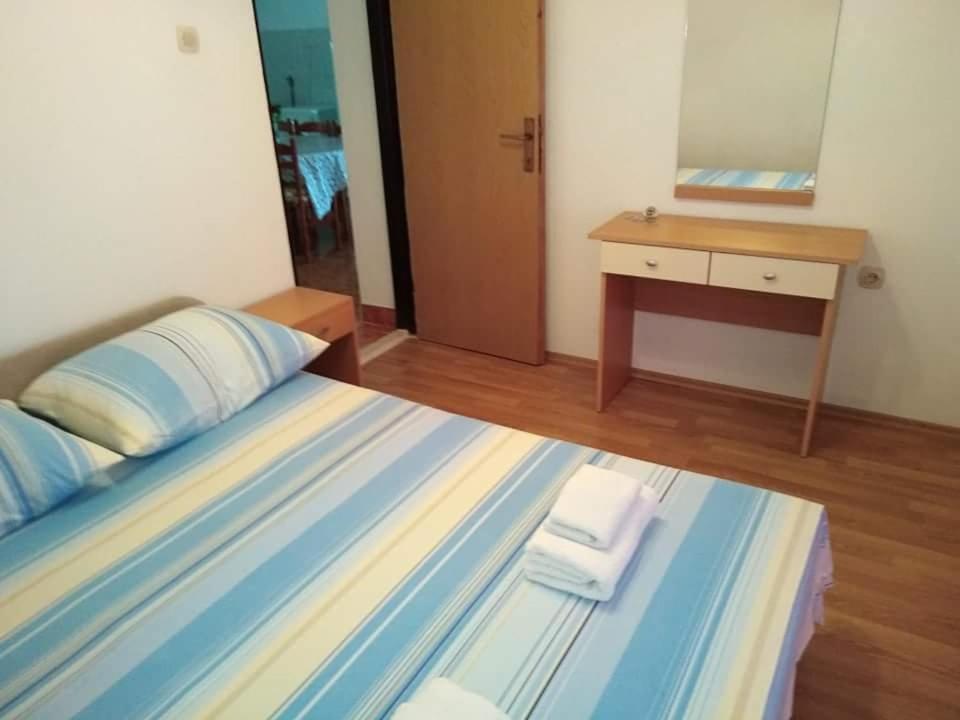 Apartments Miocic Ražanac Esterno foto